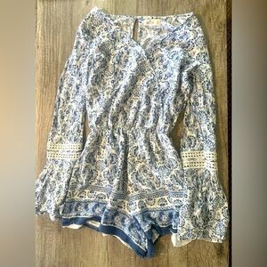 Hollister Flare Sleeve Blue and White Romper Size Small